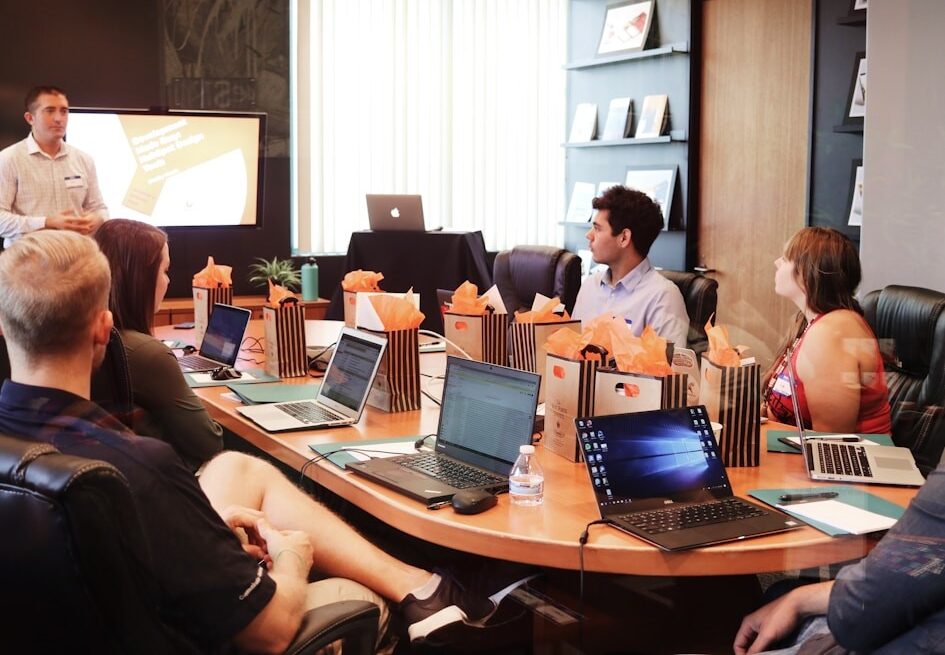 photo-1542744173-8e7e53415bb0 (3)